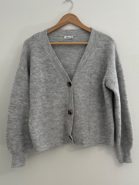 Reitmans | Women’s Medium Light Gray Long Sleeve Button Up Cardigan Cropped - Picture 1 of 5